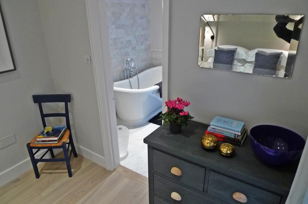 Sparkling Apartment In Kensington Olympia Лондон Экстерьер фото
