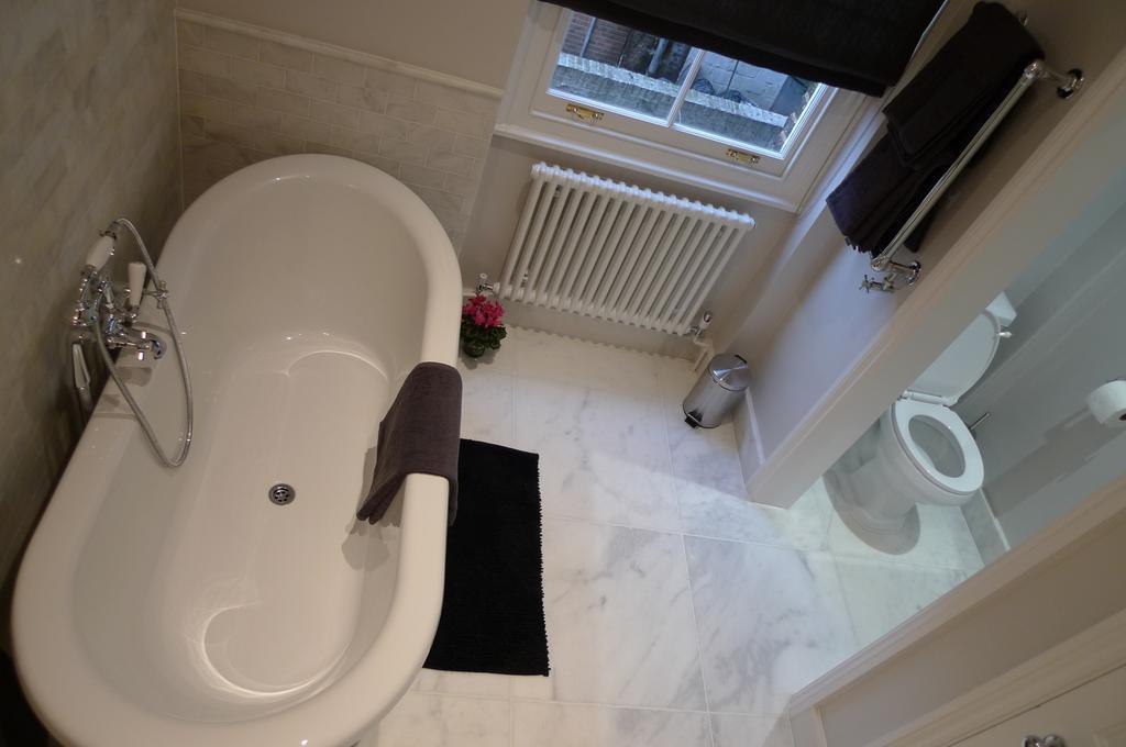 Sparkling Apartment In Kensington Olympia Лондон Экстерьер фото